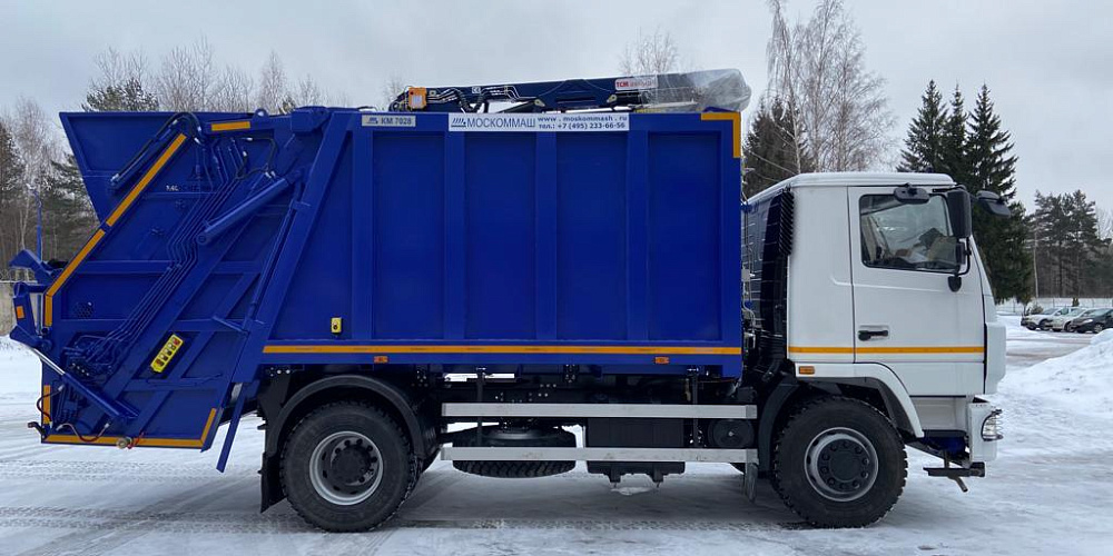 Завод Москоммаш начал серийное производство нестандартного мусоровоза с КМУ
